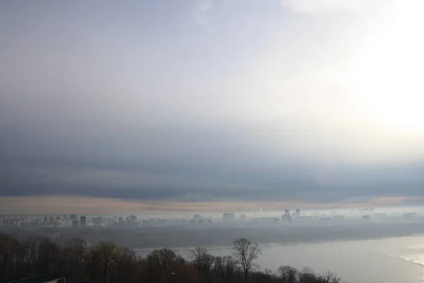 Scenic View Foggy Dawn City Shore River Foggy Morning — Stock Photo, Image