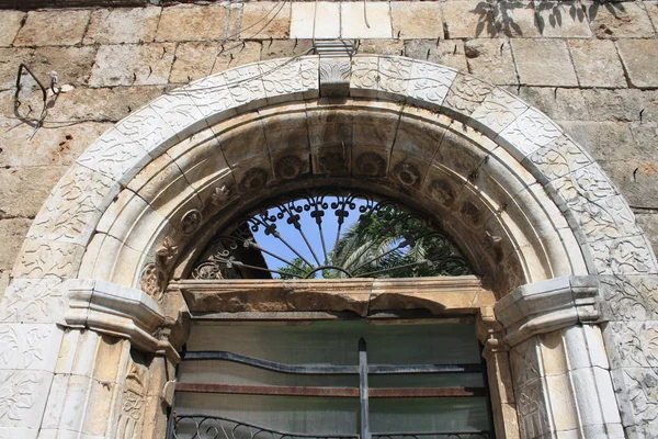 Mur Avec Vieille Porte Arc Dans Cour — Photo