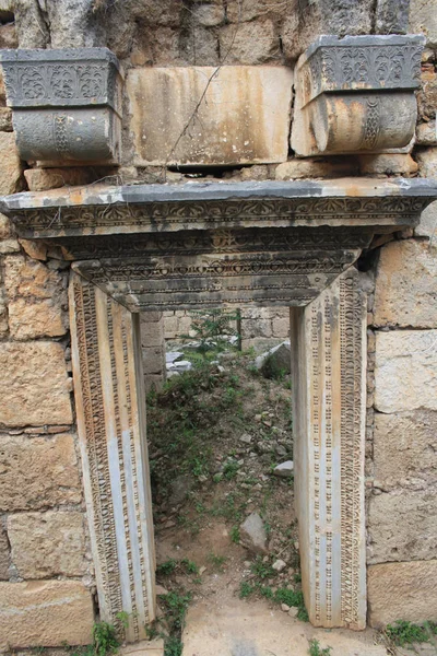 Antigua Entrada Del Edificio Ladrillo Ruinas — Foto de Stock