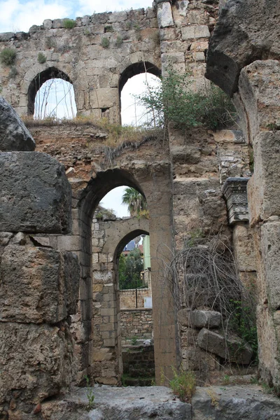 Old Ruined Building Arches Sky Background — Stock Photo, Image