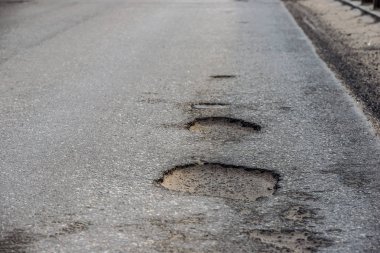 delik içinde belgili tanımlık yol