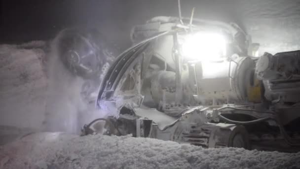 盐矿中的盐收割机开采 — 图库视频影像