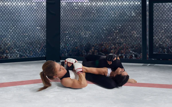 Profesyonel Ringde Kadın Dövüşçüler — Stok fotoğraf