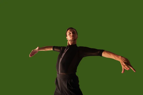 Bailarina Realiza Danza Latina Sobre Fondo Pantalla Verde — Foto de Stock