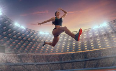 Profesyonel atletizm stadyumunda bayan sporcu.