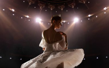 - Bale. Bir çift balerin tarafından sahnelenen klasik bale.