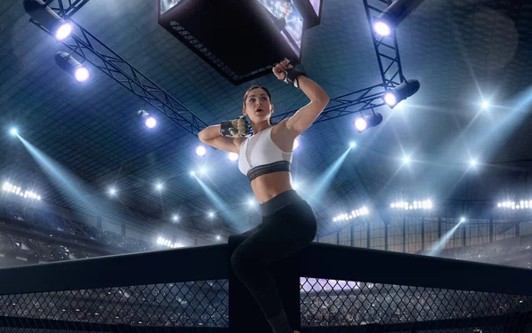 Combatientes Femeninas Mma Anillo Profesional — Foto de Stock