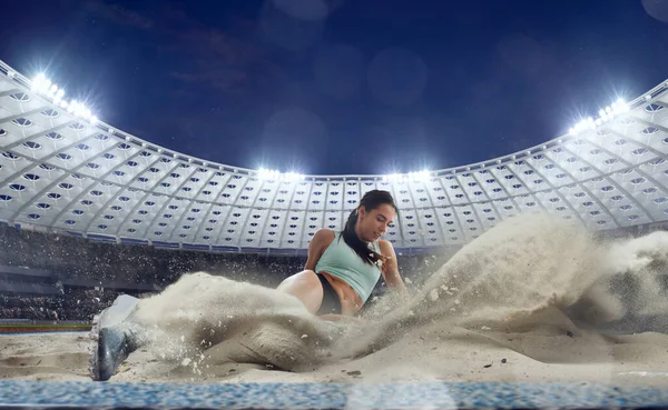 Athlète Féminine Sur Stade Athlétisme Professionnel — Photo