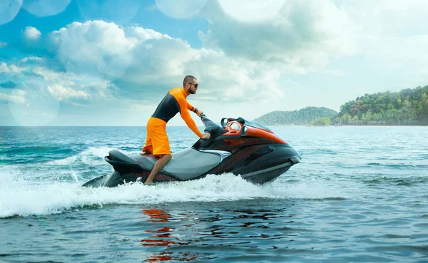 Junger Mann Auf Wasserroller Tropischen Ozean — Stockfoto