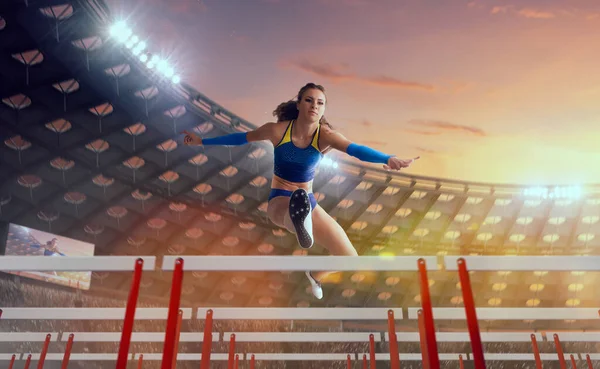 Athlète Féminine Sur Stade Athlétisme Professionnel — Photo