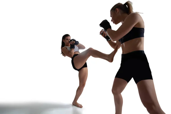 Mulheres Lutadoras Mma Isoladas Branco — Fotografia de Stock