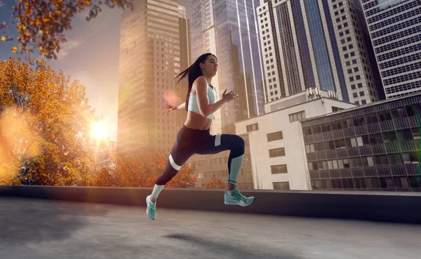 Mujer Atleta Calle Ciudad Ropa Deportiva Ajustada Brillante — Foto de Stock