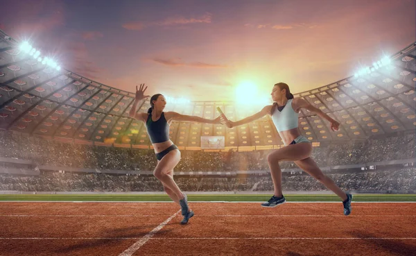 Athlète Féminine Sur Stade Athlétisme Professionnel — Photo