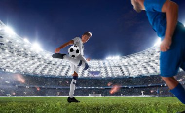 Futbolcular profesyonel stadyumda iş başında.