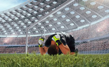 Futbolcular profesyonel stadyumda iş başında.