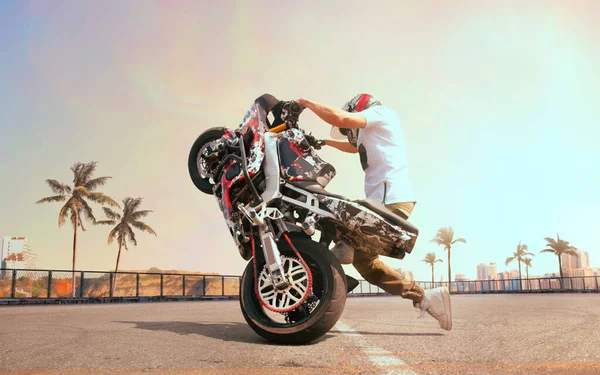 Wolny Styl Moto Kierowca Kaskadera Motocyklowego — Zdjęcie stockowe