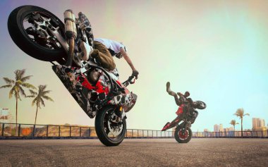 Moto Rider motosikletini kullanıyor. Bisikletçi zor bir gösteri sergiliyor. Birleşik resim