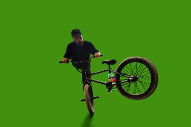 BMX sürücüsü yeşil ekranda izole edildi.