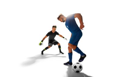 Futbolcular beyazlar üzerinde izole.