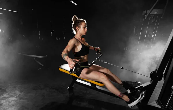 Chica Atlética Gimnasio — Foto de Stock