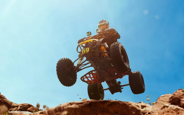 Quad Bike Nuvem Poeira Pedreira Areia Fundo Atv Rider — Fotografia de Stock