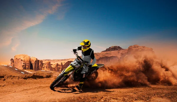 行動中のモトクロスライダー モトクロススポーツ — ストック写真