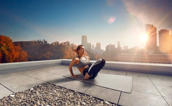 Mujer Del Yoga Mujer Joven Haciendo Yoga Mañana — Foto de Stock