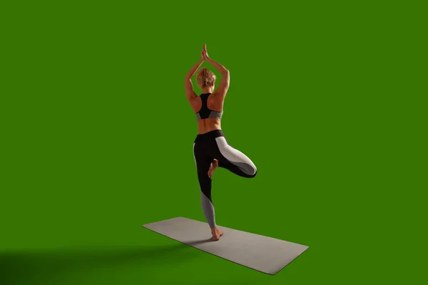 Yoga Mulher Isolada Tela Verde — Fotografia de Stock