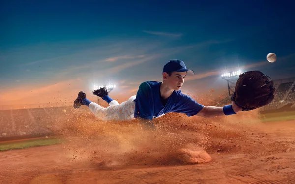 Profesionální Hráč Baseballu Hřišti — Stock fotografie