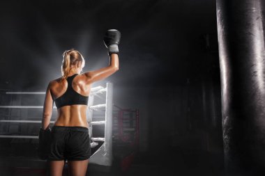 Genç sporcu kickboks kızı.