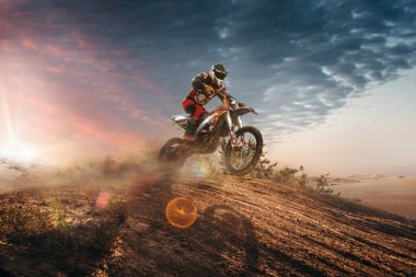 Moto serbest stil. Motosiklet dublörü 