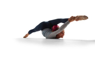 Ritmik jimnastikçi beyazı izole etti..