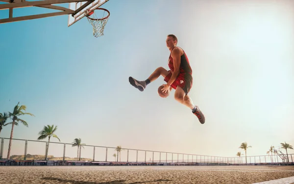 Jogadores Basquete Jogam Streetball — Fotografia de Stock