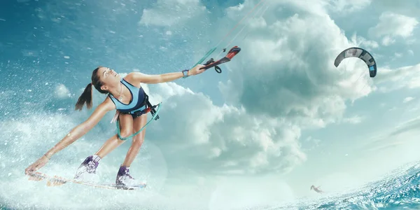 Young Woman Kite Surfing — Stock Photo, Image