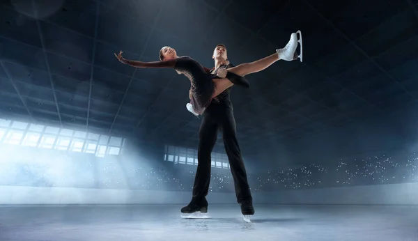 Couple Patineur Artistique Sur Glace — Photo