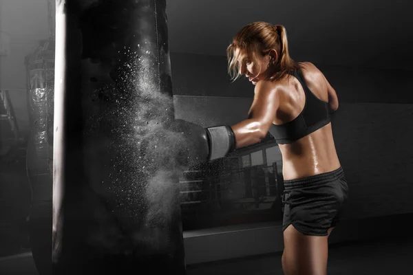 Joven Deportista Kickboxing Chica — Foto de Stock