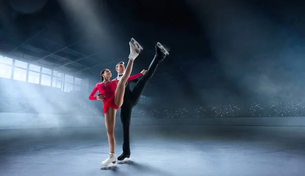 Couple Patineur Artistique Sur Arène — Photo