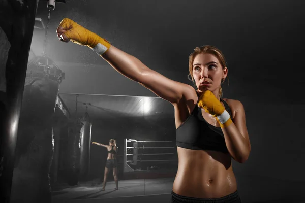 Young Sporty Kickboxing Girl — Stock Photo, Image