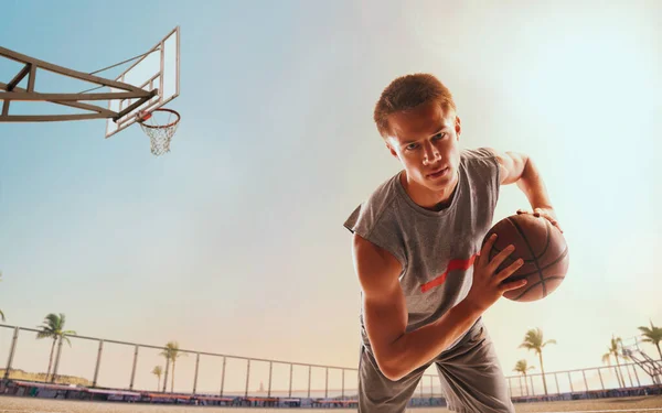 Jogadores Basquete Jogam Streetball — Fotografia de Stock