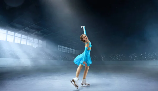 Mulher Patinadora Artística Arena — Fotografia de Stock