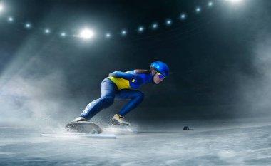 Kısa pist hız pateni yapan bayan sporcu..