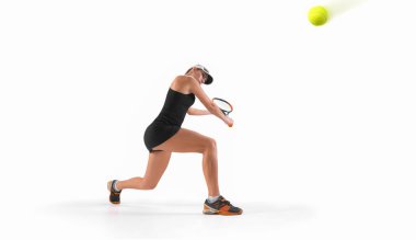 Tenis oynayan genç kız