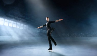 Arenada artistik patinajcı