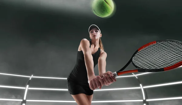 Ung Flicka Spelar Tennis — Stockfoto