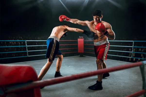 Dois Jovens Lutando Boxe — Fotografia de Stock