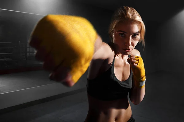 Joven Deportista Kickboxing Chica — Foto de Stock