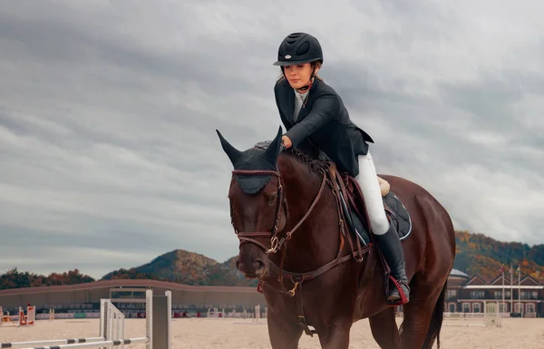 Desporto Equestre Mulher Equitação Cavalo — Fotografia de Stock