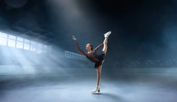 Femme Patineuse Artistique Sur Arène — Photo