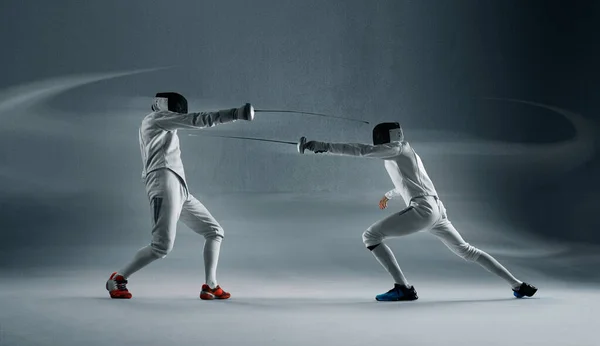 Two Young Men Fencing — Stock Photo, Image