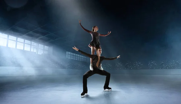 Couple Patineur Artistique Sur Glace — Photo